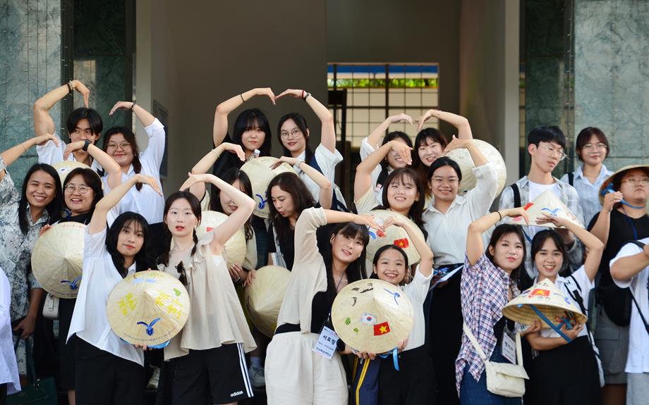 Giao lưu văn hóa với sinh viên Hàn Quốc đến từ thành phố Busan